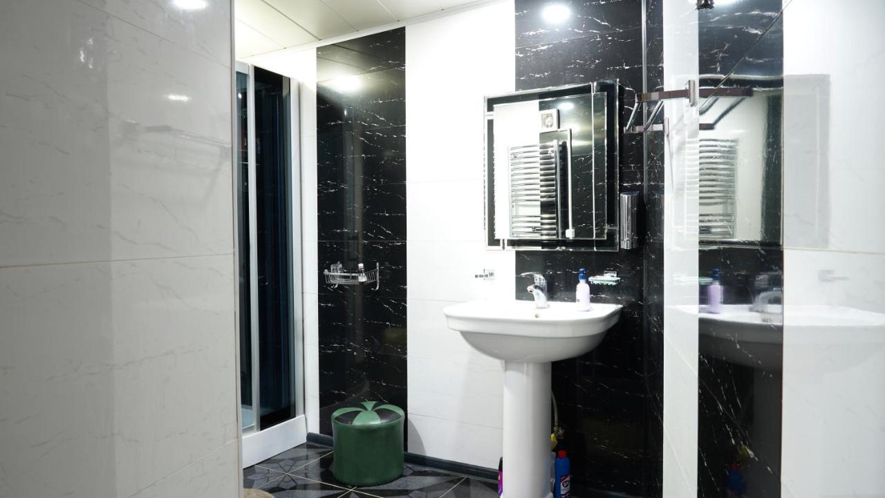 Apartment Shafi 8 Tbilisi Bagian luar foto